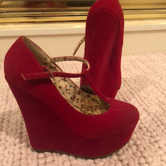 Red shoes - Picture 3 of 3